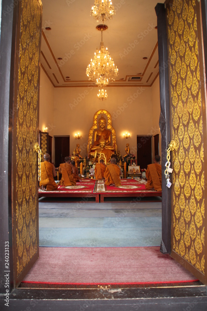 evening prayers, Wat Nagawichai, Mahasarakam