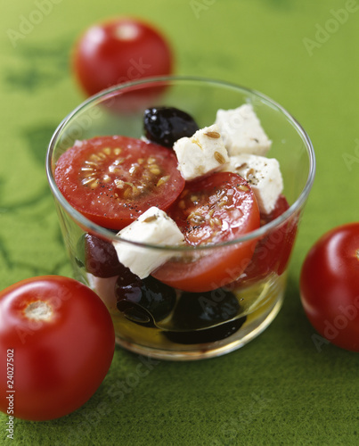 salade de tomates, feta et olives noires