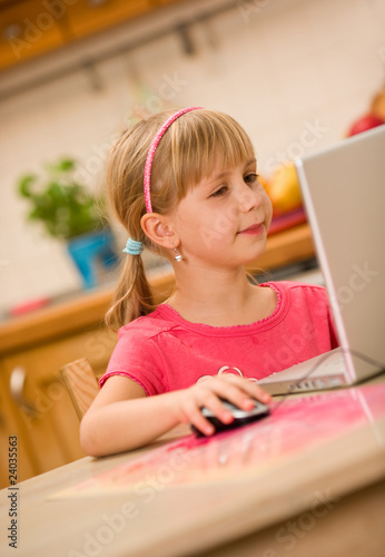 Obraz w ramie girl working on computer
