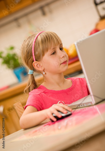 Obraz w ramie girl working on computer