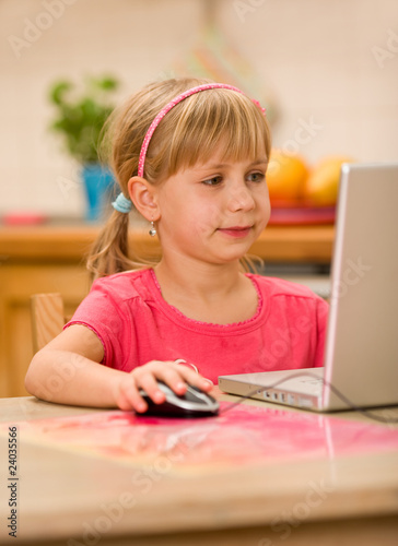 Obraz w ramie girl working on computer