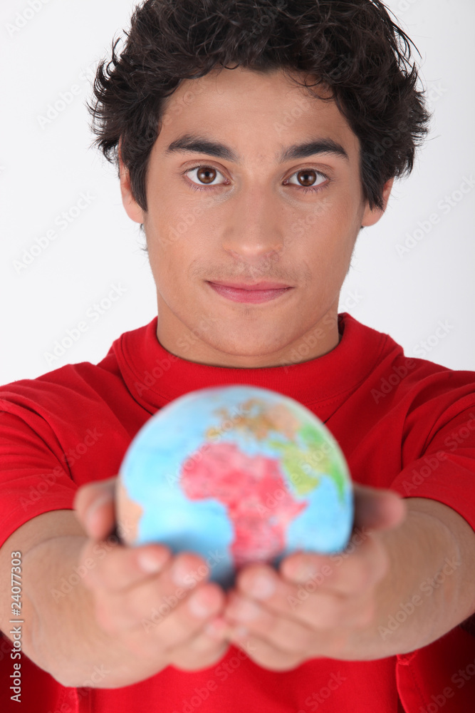 Adolescent avec globe terrestre Adolescent avec globe terrestre