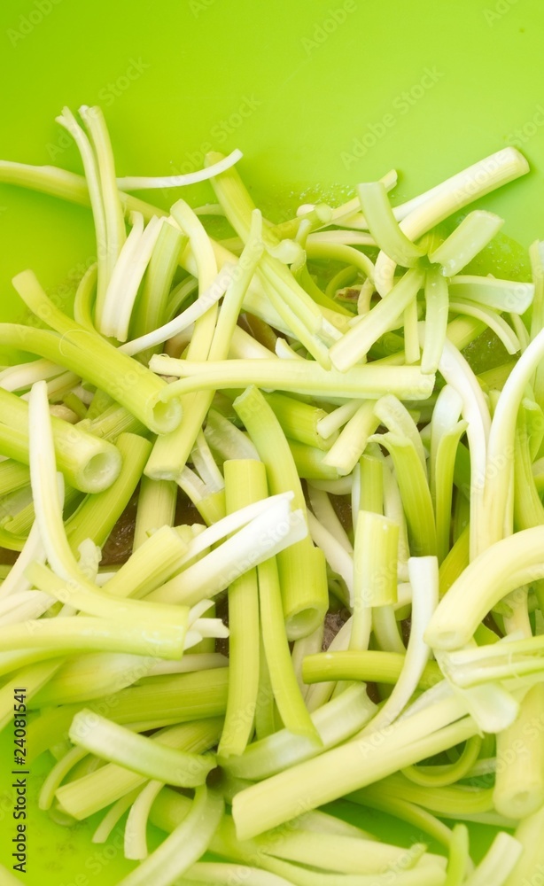 Coscoll en salade (plante sauvage comestible) Coscoll en salade (plante sauvage comestible)