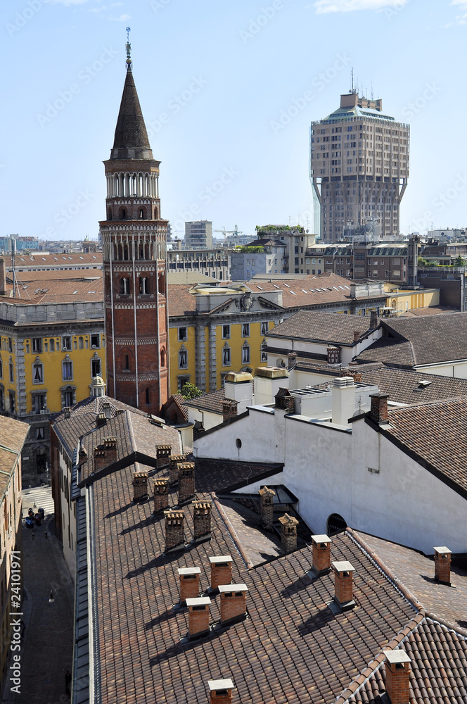 Obraz premium milano torre velasca chiesa di san gottardo antico moderno