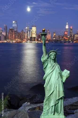 new york cityscape capture at night over hudson © UTBP