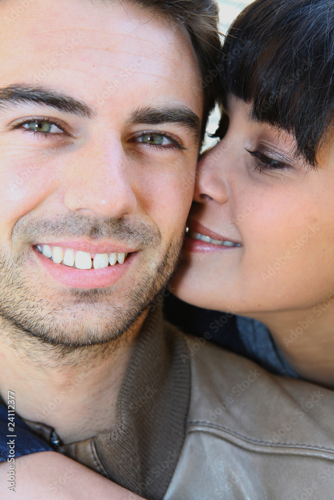 Portrait d'un jeune couple Portrait d'un jeune couple