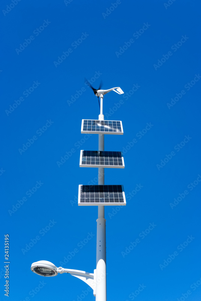 lampadaire urbain avec eolienne et panneaux solaires lampadaire urbain avec eolienne et panneaux solaires