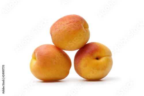 Whole organic apricots