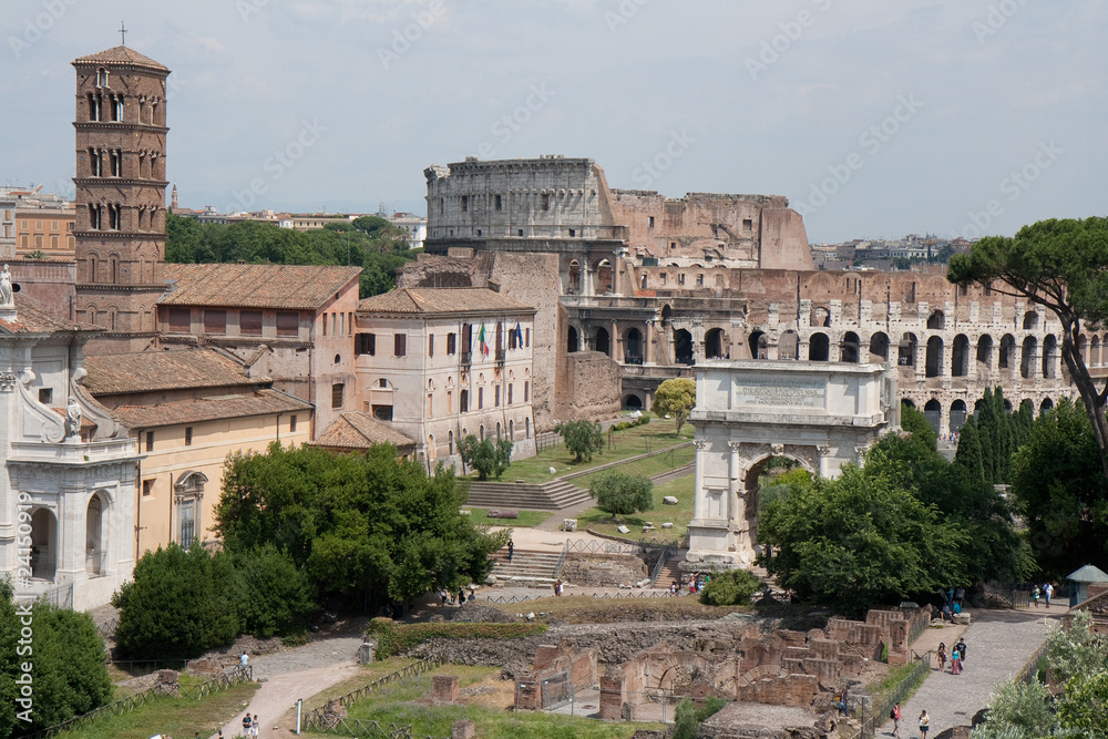 Le Colisée et ses environs