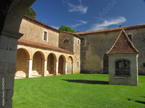 Notre-Dame de Lorette ; Comminges ; contreforts des Pyrénées photo