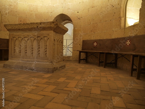 Altar de la iglesia románica de la Vera Cruz en Segovia photo