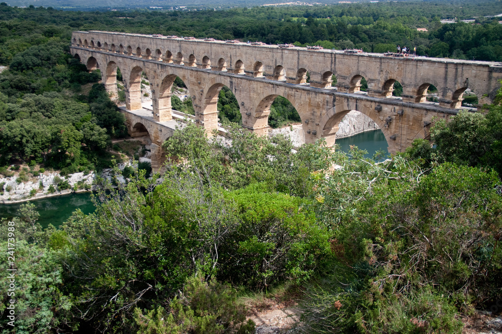 Vue sur le pont du Gard depuis les hauteurs
