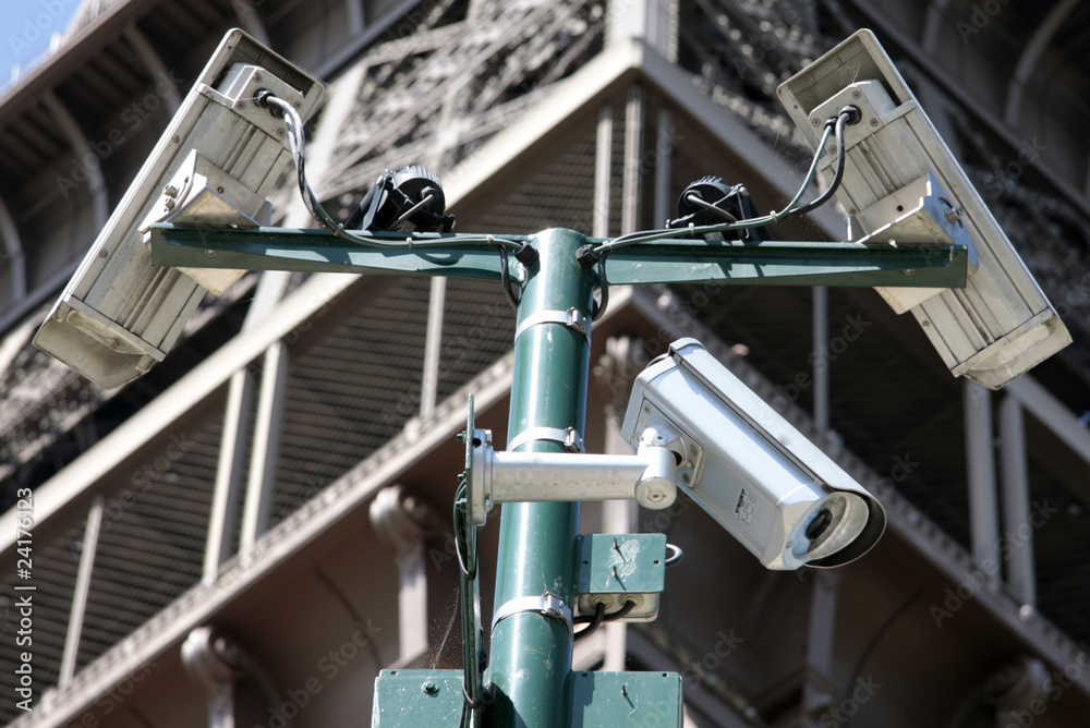 Fototapeta premium Surveillance à la Tour Eiffel, Paris
