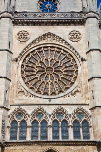 Fachada de la catedral de León, Castilla y León, España