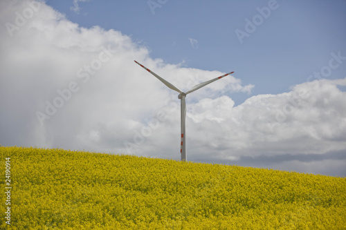Obraz na płótnie wind turbine in the field w salonie