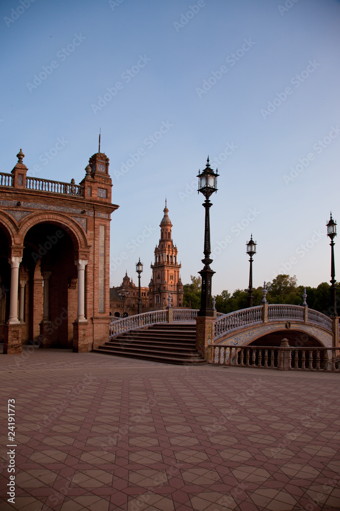 Puente y torre Sur en la Plaza de España, Sevilla