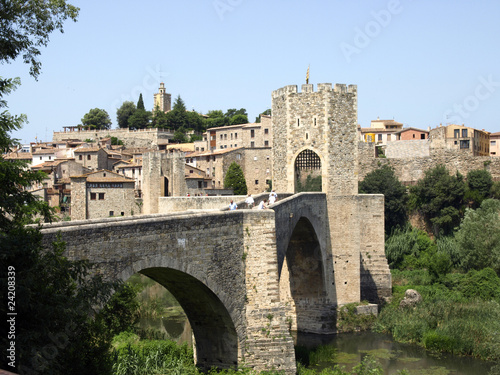 villa fortificada medieval de Besalu (Girona)