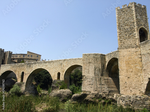 villa fortificada medieval de Besalu (Girona)