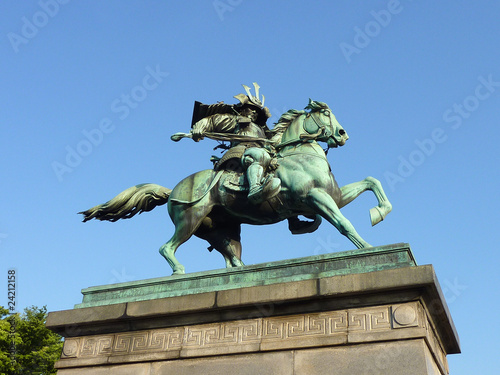 Statue of samurai Kusunogi Masahige in Tokyo photo