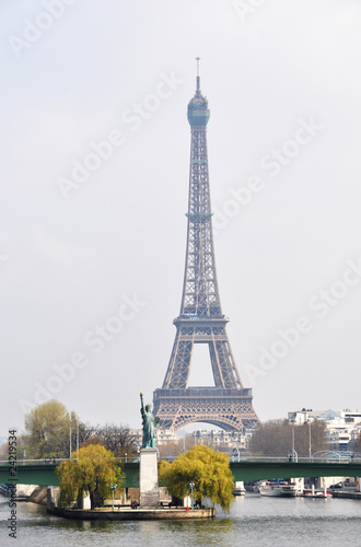 The Eiffel Tower and the Statue of Liberty © Thomas Dutour