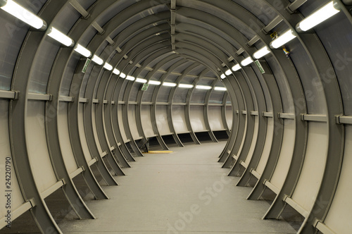 Tunnel made of metal construction