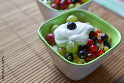 Dessert mit Beeren