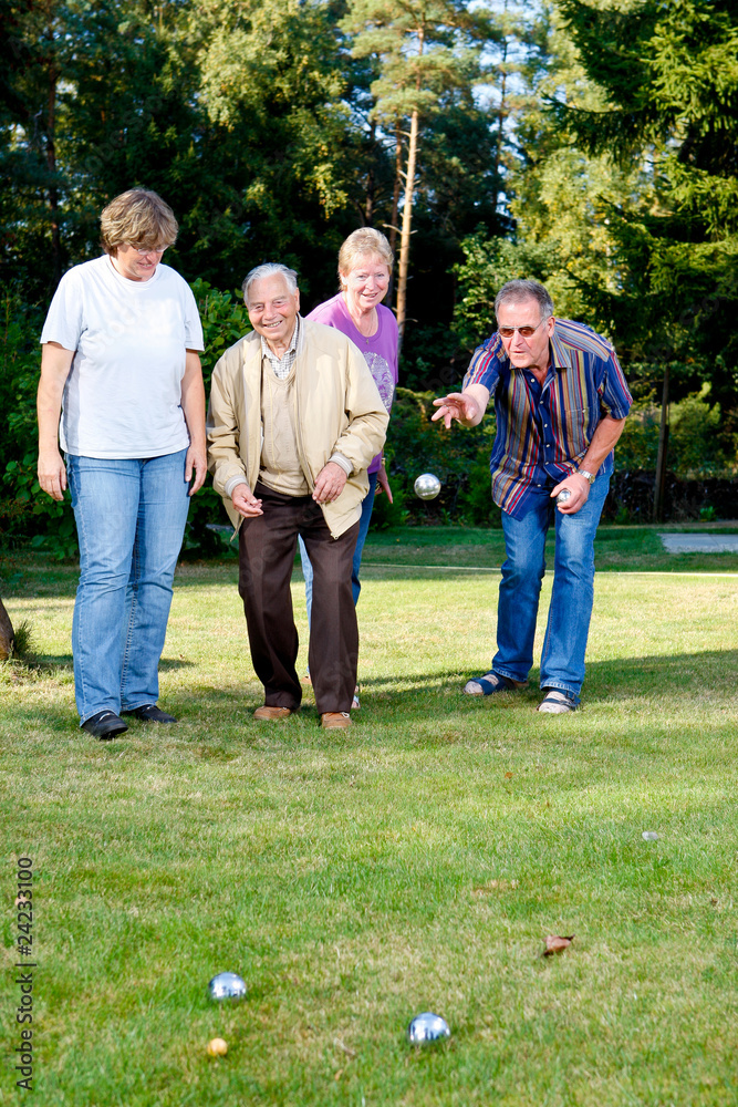 Fototapeta premium Boule Spiel im Garten
