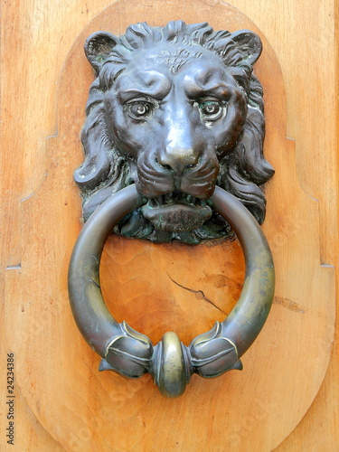 door knocker
