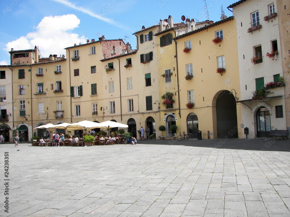 Lucca Piazza dell'anfiteatro