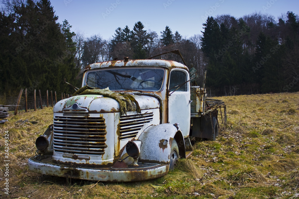 Rusted vintage truck in field
