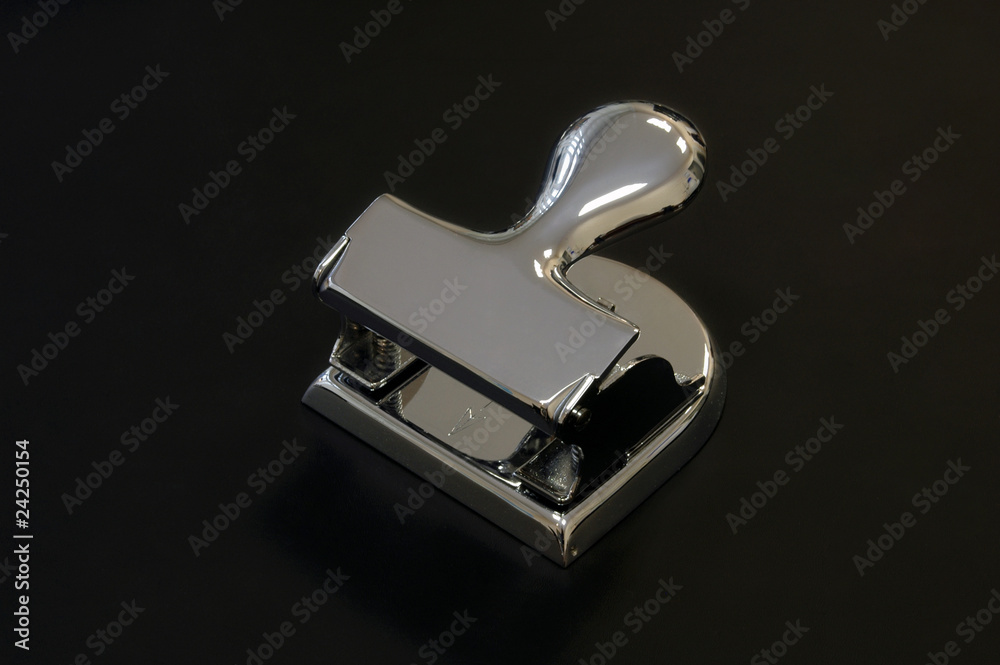 Bürolocher verchromt