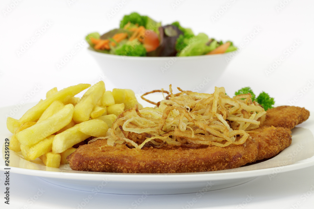 Zwiebelschnitzel, Pommes frites, Salat Zwiebelschnitzel, Pommes frites, Salat