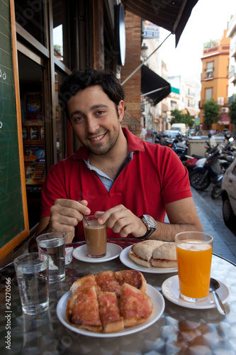 Desayunando en Sevilla photo