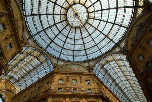 galleria Vittorio Emanuele Milano photo