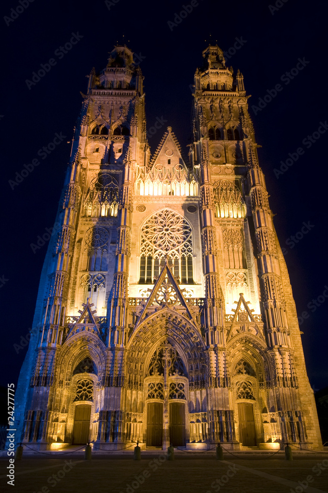 Fototapeta premium Cathédrale Saint-Gatien àTours de nuit