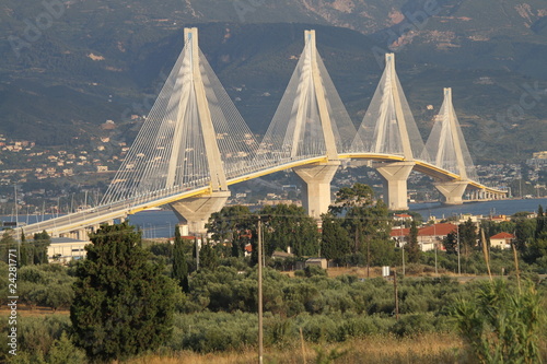 Rio-Andirrio-Brücke in Griechenland - mit Umgebung