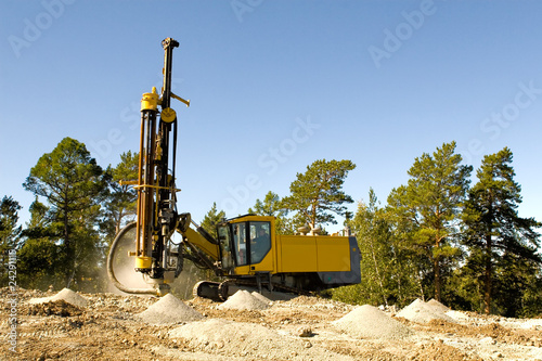  DRILLING MACHINE