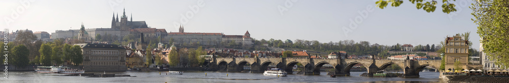Fototapeta premium karlsbrücke mit prager burg