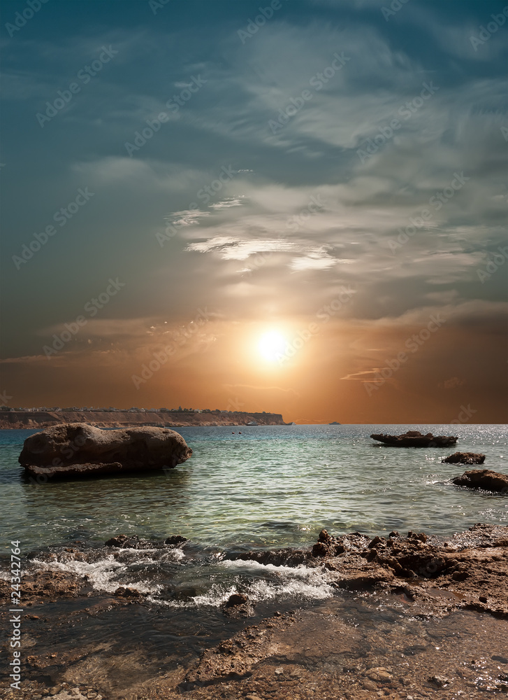 Fototapeta premium Sunset over the sea.