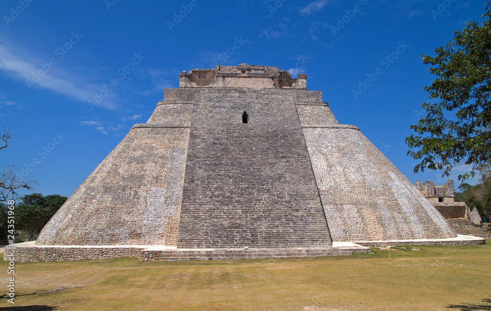 Pyramid of the Magician, Uxmal, Yucatan, Mexico Pyramid of the Magician, Uxmal, Yucatan, Mexico