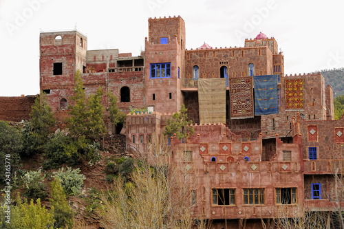 Kasbah typique dans la vallée de l'Ourika, Maroc photo