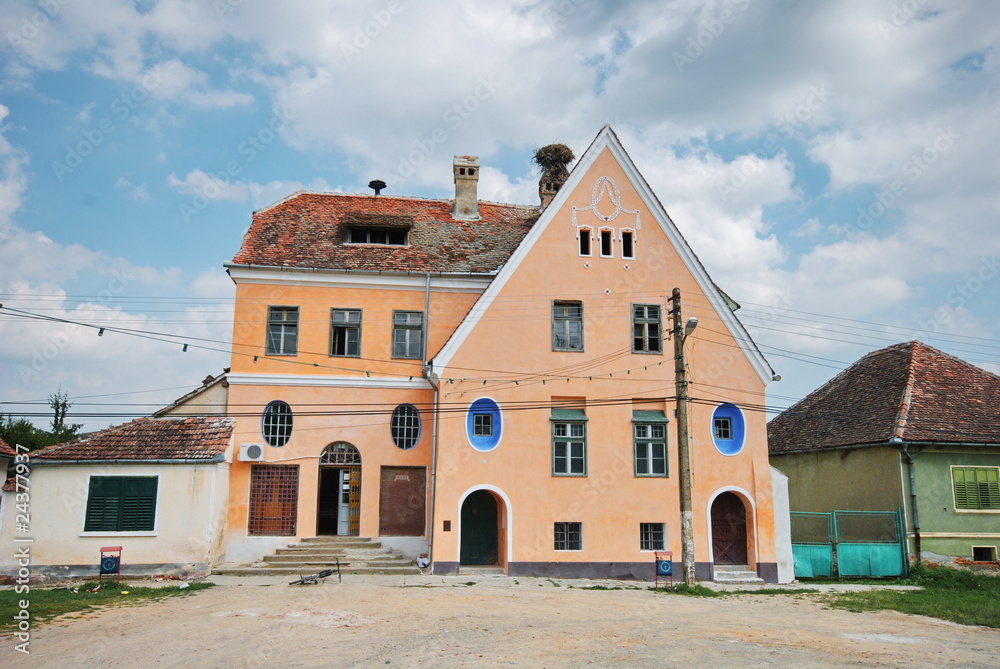 strada principale di villaggio nella Transilvania
