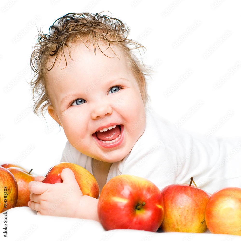 babe with apples