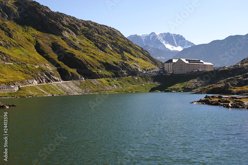 Monastre du col du Grand Saint Bernard photo