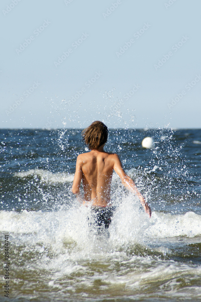 Fototapeta premium Boy in the Baltic Sea 5