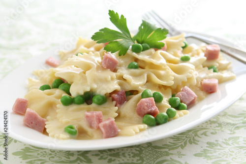 Pasta with Ham and Peas