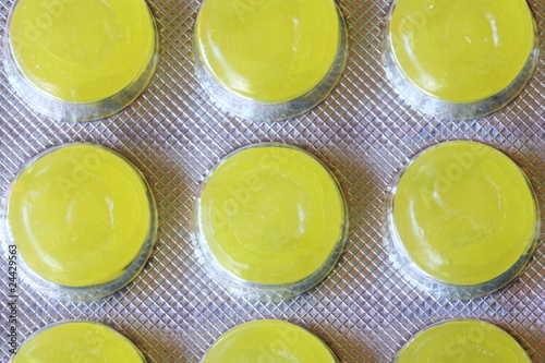 Yellow throat lozenges
