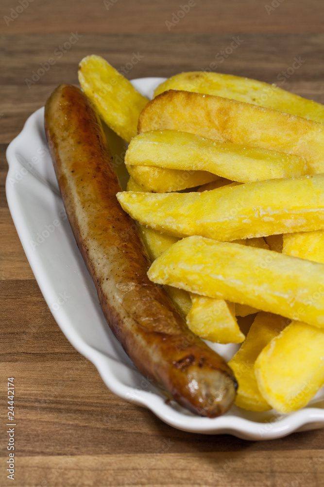 Bratwurst mit Pommes Bratwurst mit Pommes