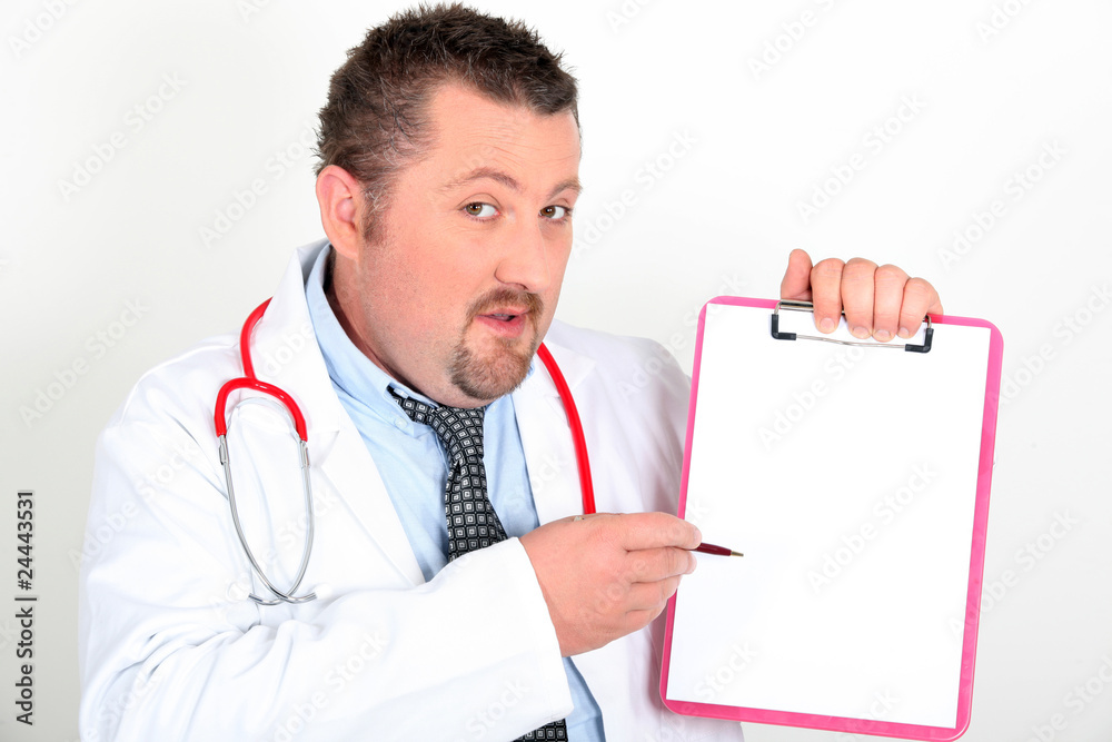 Portrait d'un médecin expliquant dossier médical Portrait d'un médecin expliquant dossier médical