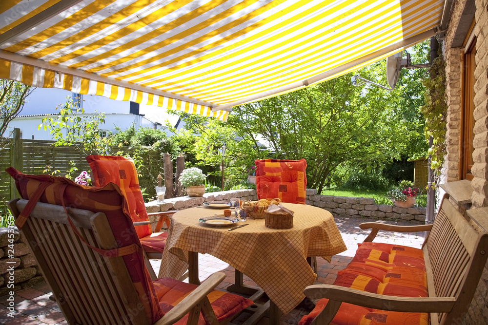 Fototapeta premium Frühstück auf der Terrasse